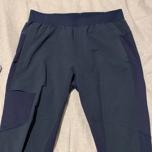 Lululemon men’s license to train pant (original model not current) size L